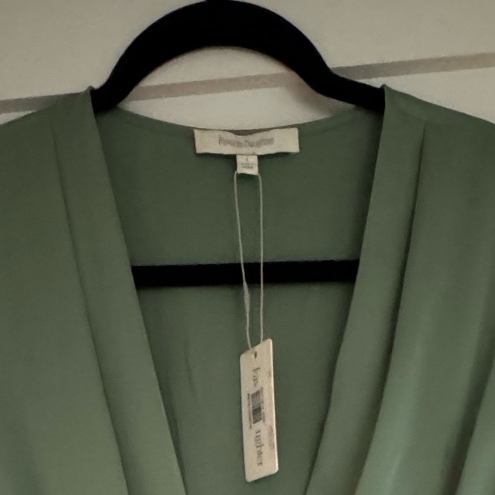 NEW Favorite Daughter The Date Sleeveless Blouse in Basil - Picture 6 of 6